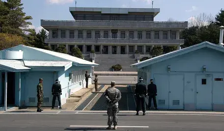1624px-070401_Panmunjeom3_cropped.webp