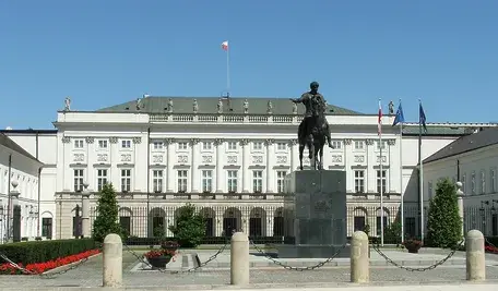 krakow-suburb-4931014_1280.webp