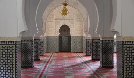 inside-3093130_1280.webp