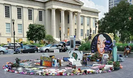 1196px-Breonna_Taylor_Memorial_Louisville_Kentucky.webp