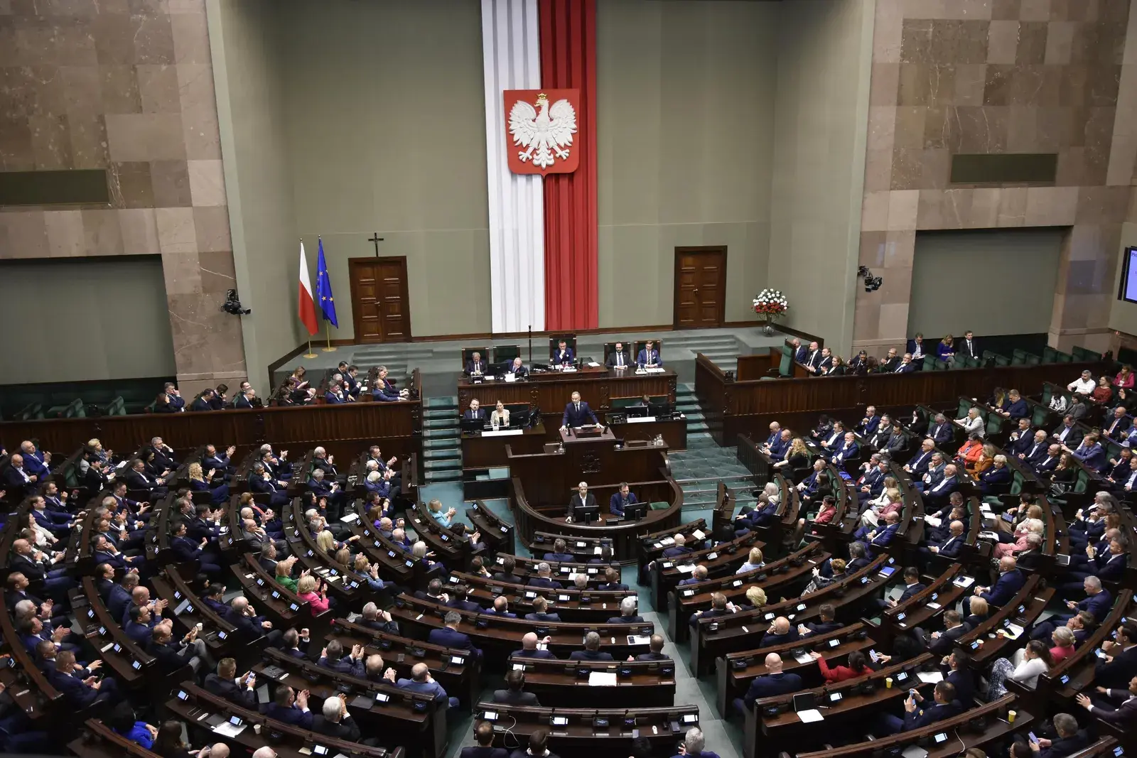 Ten wynik zaskakuje. Tylko jedna partia błyskawicznie rośnie