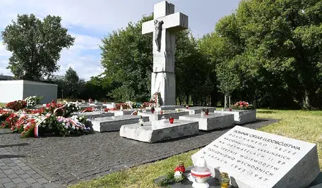 1620px-Pomnik_Rzezi_Wołyńskiej_w_Warszawie_2022_03.webp