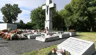 1620px-Pomnik_Rzezi_Wołyńskiej_w_Warszawie_2022_03.webp