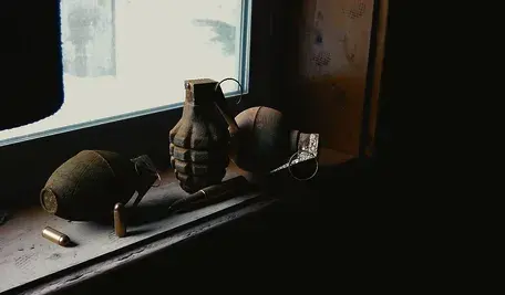hand-grenade-1188393_1280 (1).webp