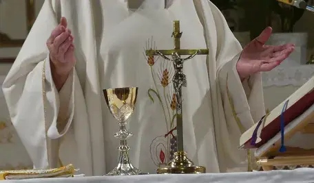 priest-3621040_1280