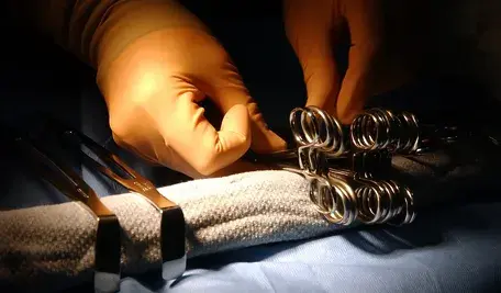surgical-instruments-81489_1280.webp