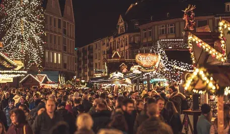 christmas-market-4705877_1280.webp