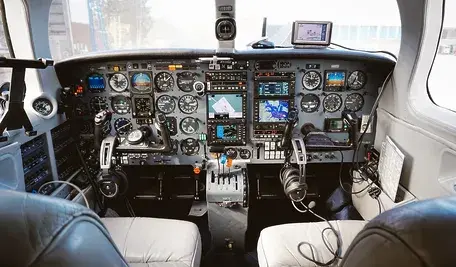cockpit-6381367_1280.webp