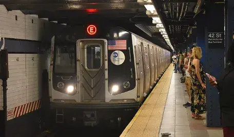 1620px-R160_E_enters_42nd_Street.webp