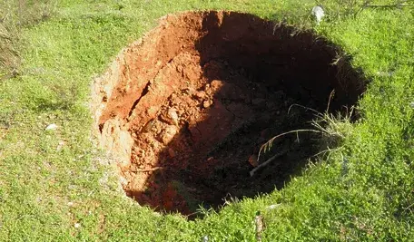 hole-1036733_1280.webp