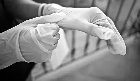 gloves-5155220_1280.webp