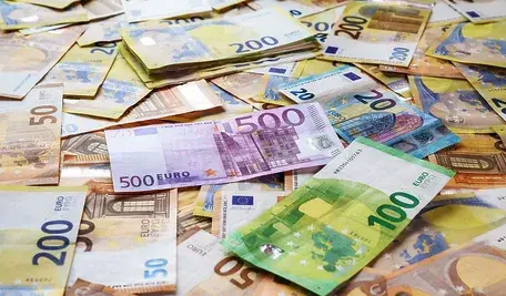 banknotes-7850299_1280.webp