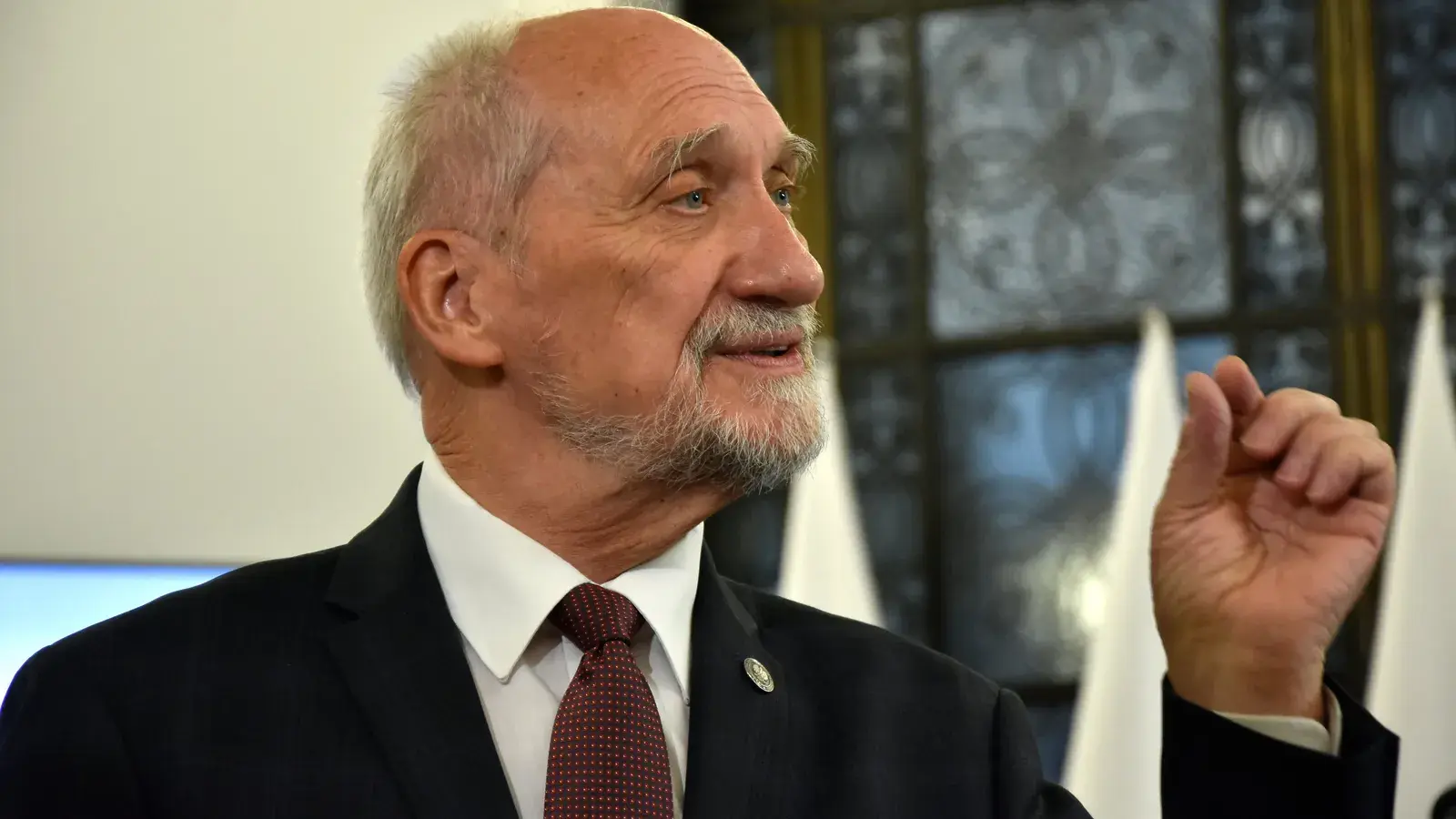 Antoni Macierewicz usłyszał zarzuty. Grozi mu kilka lat więzienia