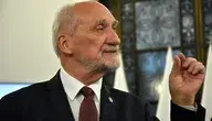 _MIL6944_Macierewicz ok.webp