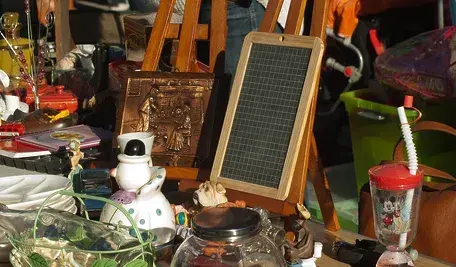 flea-market-1732562_1280.webp