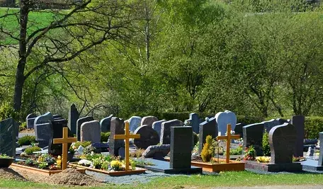 graveyard-2246071_1280 (1).webp