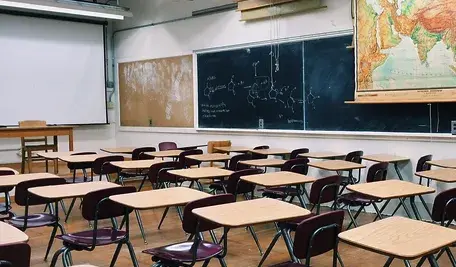 classroom-2093744_1280.webp