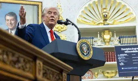 Prezydent USA zapowiedział wprowadzenie 100-procentowych ceł na towary z Chin i kontrolę eksportu strategicznego oprogramowania w odpowiedzi na zapowiedziane przez Pekin ograniczenia eksportu metali ziem rzadkich.