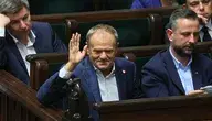 Donald Tusk komentuje na portalu X antyimigrancki marsz PiS, wyśmiewając Jarosława Kaczyńskiego i działania jego partii