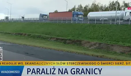 kolejka tirów na przejściu granicznym z Białorusią. Kierowcy czekają po 10 dni