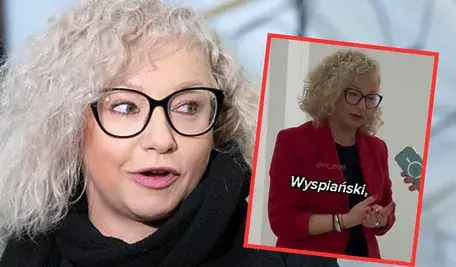 Katarzyna Kotula, posłanka Lewicy, podczas wystąpienia medialnego. Ubrana formalnie, z poważnym wyrazem twarzy.