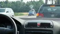 Używany samochód sprowadzony z USA – import takich aut może prowadzić do wysokich kar i problemów z rejestracją.