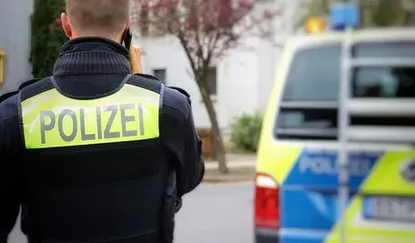 Funkcjonariusz niemieckiej policji – ilustracja do sprawy zatrzymania Polaków w laboratorium narkotykowym.
