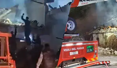 Wybuch miał miejsce wkrótce po tym, gdy policjanci weszli do środka