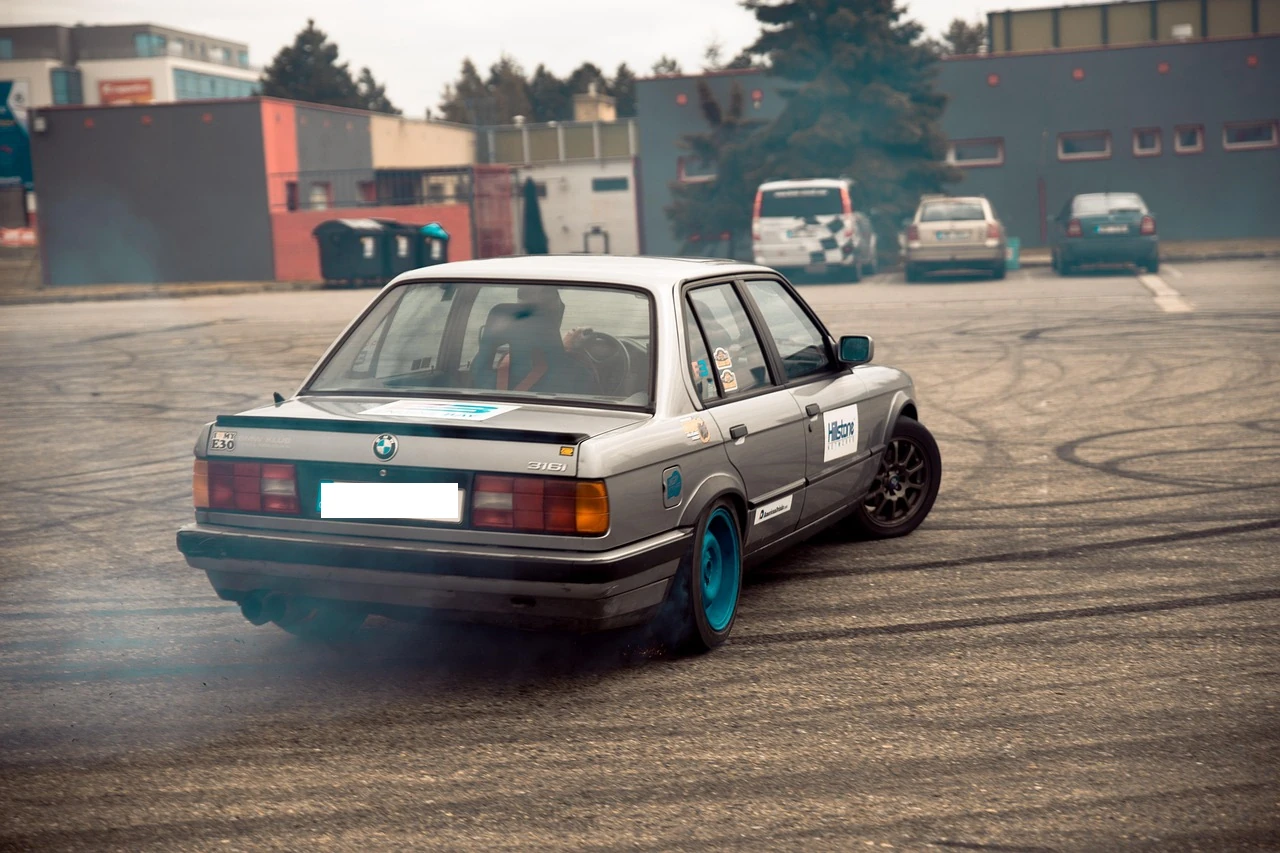 Sejm dokręca śrubę kierowcom – sprawdź, czy nowe przepisy cię nie zaskoczą