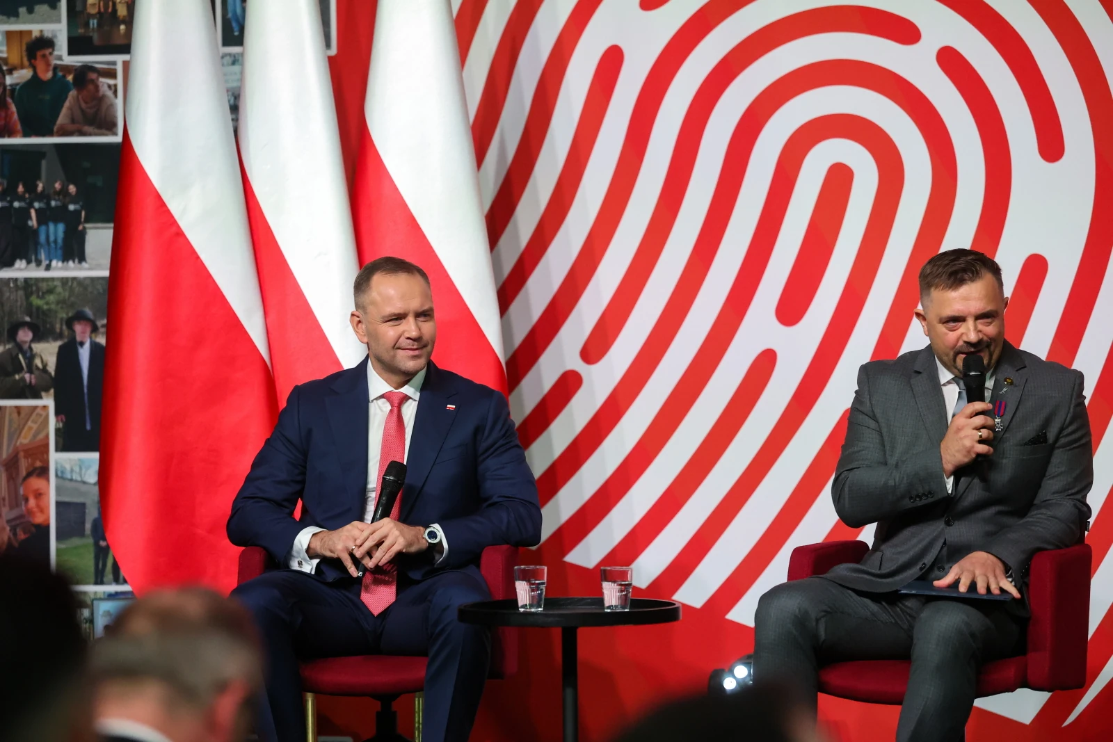 Prezydent Nawrocki zaproponował młodym ludziom zabawę. Wówczas na scenę wszedł "młody kozak"