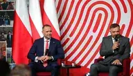 Prezydent Karol Nawrocki (L) i dyrektor IPN Oddział w Łodzi ppłk rez. Karol Piskorski (P) podczas Kongresu Przyszłości Narodowej pod hasłem ,,Historia mówi przez pokolenia”, 16 bm. w Zatoce Sportu Politechniki Łódzkiej w Łodzi. W trakcie wydarzenia prezydent Karol Nawrocki powołał Radę Młodzieży przy Prezydencie Rzeczypospolitej Polskiej. (sko) 