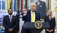 Donald Trump w Gabinecie Owalnym podczas spotkania z dziennikarzami, gdzie potwierdził autoryzację tajnych operacji CIA w Wenezueli — napięcie na linii Waszyngton–Caracas rośnie.