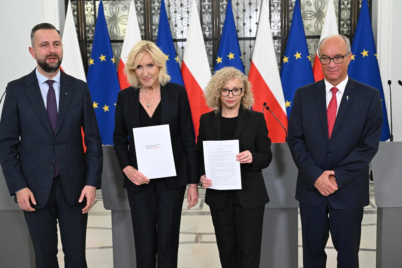 Rząd otwiera furtkę dla związków partnerskich. „To wydmuszka, ale i krok w stronę podważenia małżeństwa”