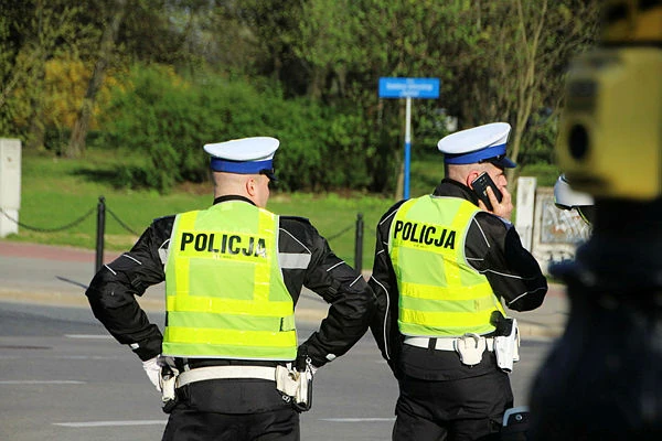 Szef drogówki traci stanowisko po szaleńczym rajdzie. Policjanci, którzy go ukarali, również mają kłopoty