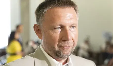 Wielkie emocje w szeregach Platformy Obywatelskiej. Już w sobotę partia Donalda Tuska ma połączyć się z Nowoczesną i Inicjatywą Polską. Minister spraw wewnętrznych Marcin Kierwiński przyznał w programie „Graffiti” w Polsat News, że... ma żal. Bo choć zapewnia, że „taka jest dynamika sceny politycznej”, to jednak trudno żegnać się z szyldem, pod którym był od samego początku.