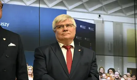 Maciej Lasek, wiceminister infrastruktury i pełnomocnik rządu ds. CPK, podczas konferencji branżowej w Warszawie mówi o możliwym opóźnieniu budowy Centralnego Portu Komunikacyjnego.