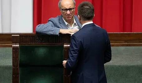 Włodzimierz Czarzasty podczas obrad Sejmu na sali plenarnej. Polityk Nowej Lewicy szykowany na nowego marszałka Sejmu zgodnie z umową koalicyjną, choć jego kandydatura budzi kontrowersje nawet wśród lewicy.
