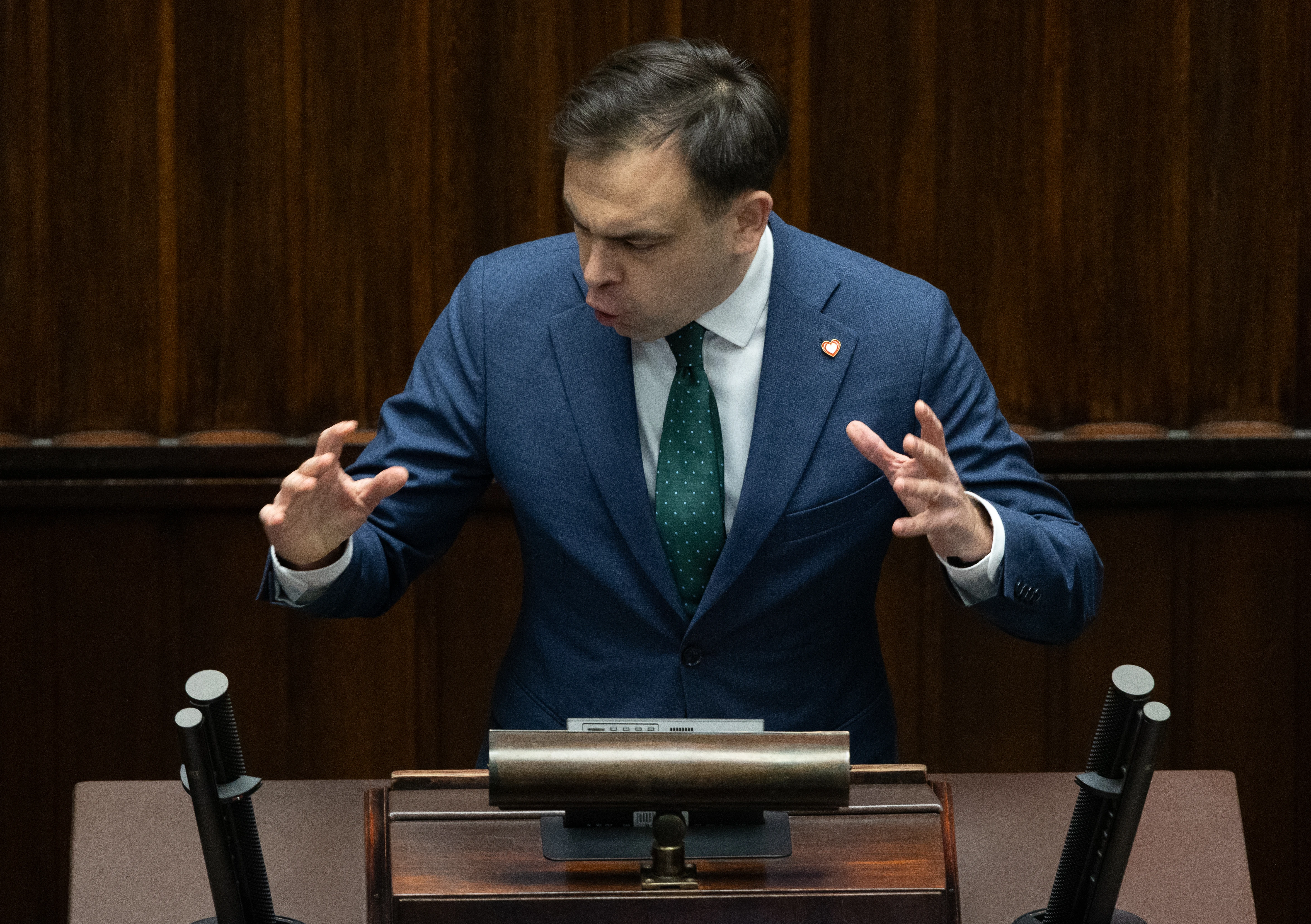 Deficyt jak u Greków? Polska pod rządami Tuska dryfuje w stronę bankructwa. Nowa bariera długu przekroczona!