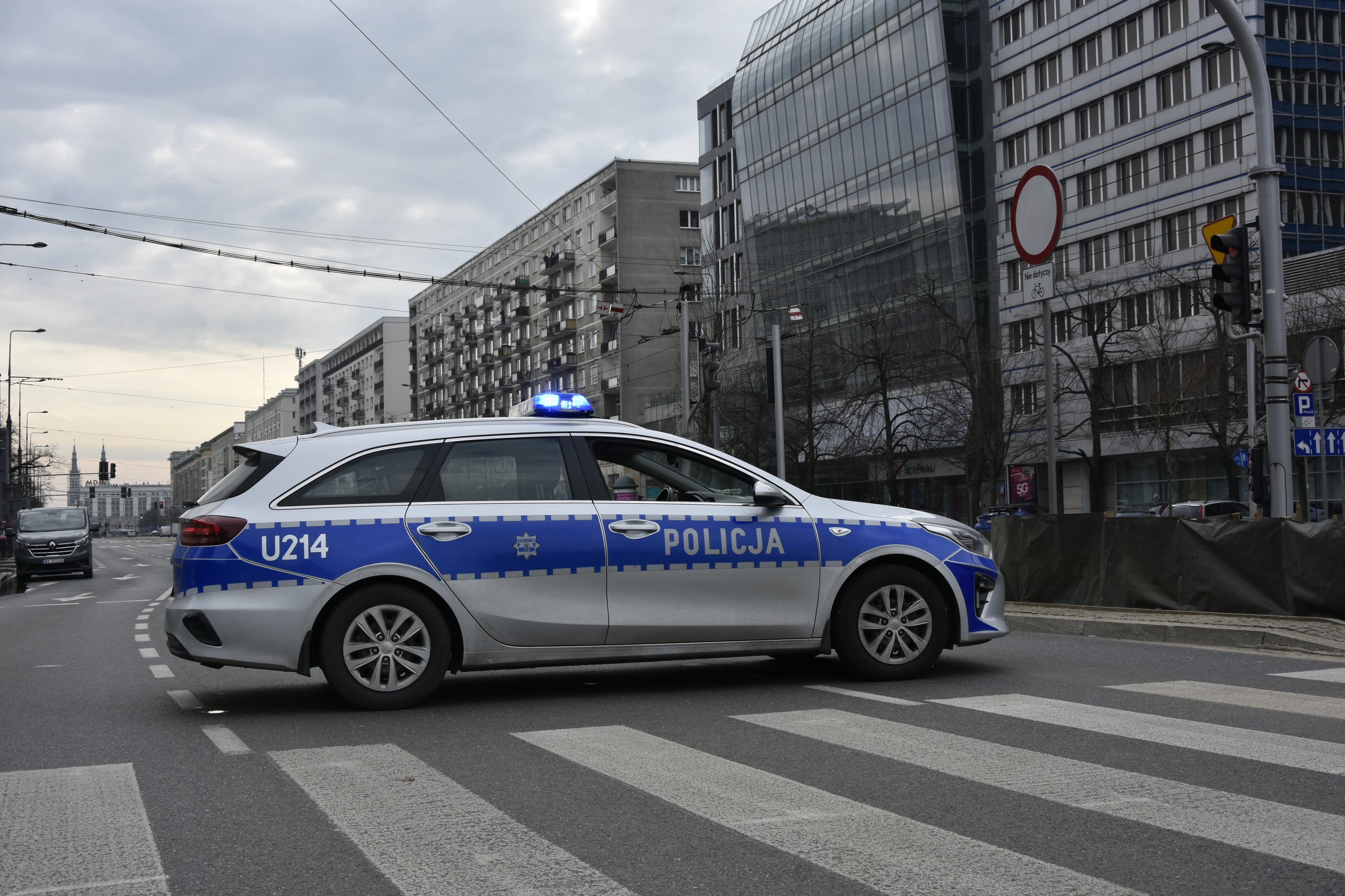 Zuchwały napad w Warszawie. Łupem złodziei padł blisko milion złotych