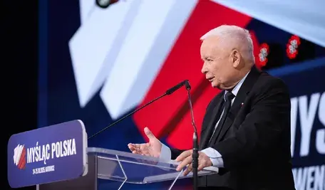 Prezes PiS Jarosław Kaczyński podczas wystąpienia programowego w trakcie konwencji programowej Prawa i Sprawiedliwości w Międzynarodowym Centrum Kongresowym w Katowicach, 24 bm. Konwencja odbywa się pod hasłem „Myśląc: Polska”. W ramach konwencji przewidziano łącznie 132 panele dyskusyjne dotyczące m.in. bezpieczeństwa, spraw zagranicznych, wojska i zdrowia. (sko)