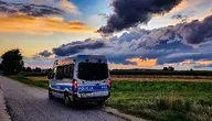 Policjanci podczas akcji poszukiwawczej zaginionych nastolatków z województwa łódzkiego.