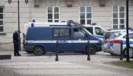 Policjanci z wydziału kryminalnego zabezpieczają dom w Bytomiu, w którym doszło do nocnego napadu na 90-letniego właściciela domu pogrzebowego – największy napad w historii Śląska.