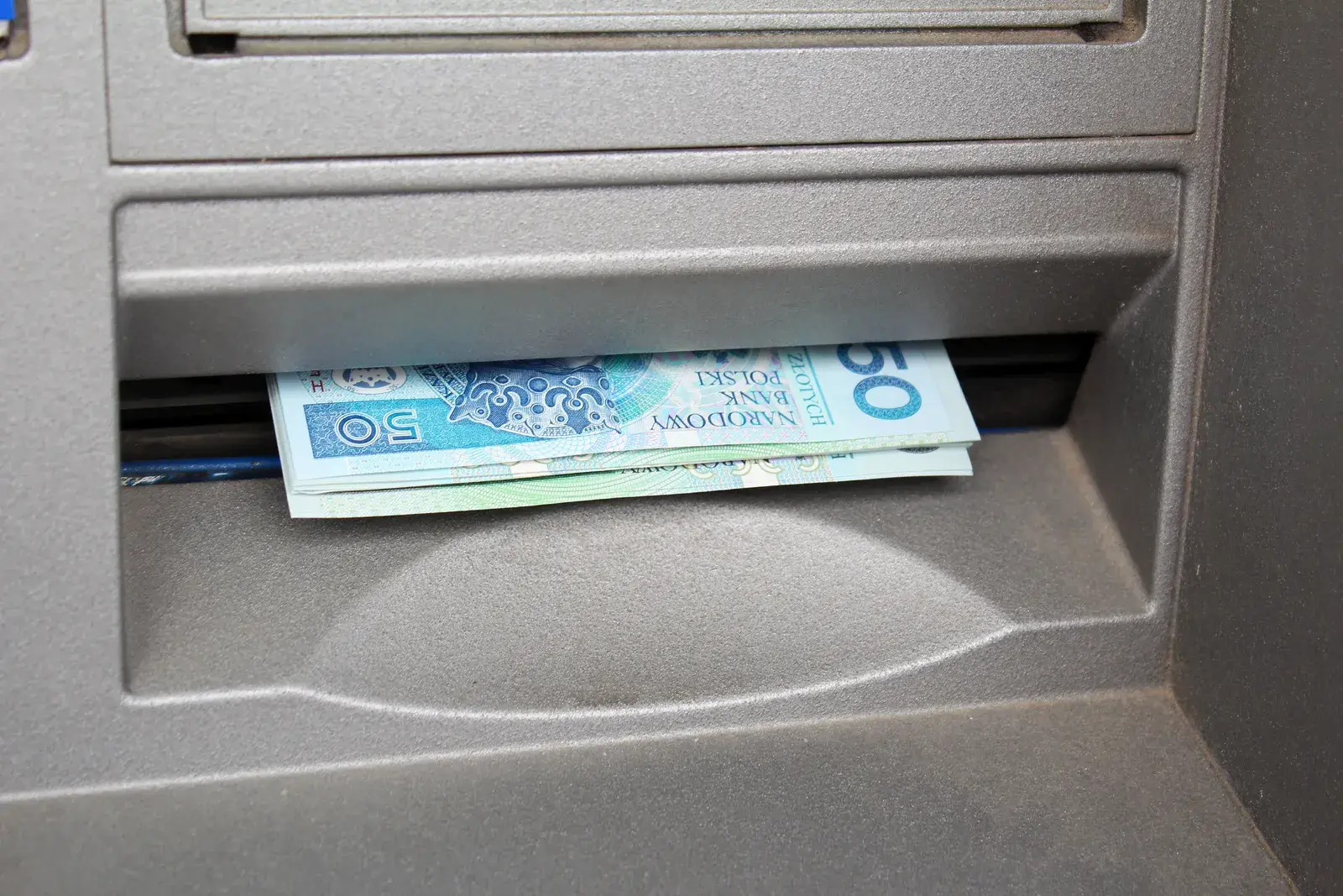Uwaga! Z polskich kont znikają pieniądze. Klienci banku w szoku: Nie wiemy, co się dzieje