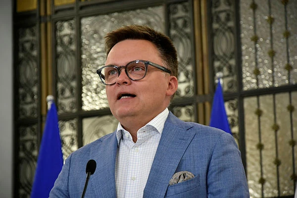 Czas pożegnać się z polityką? Polacy bezlitośni dla Hołowni