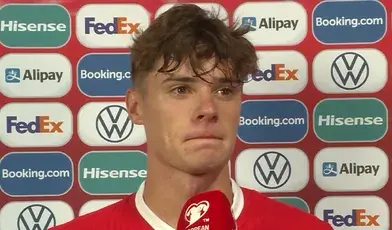 Nicola Zalewski w centrum kontrowersji – piłkarz reprezentacji Polski i były zawodnik AS Romy ponownie znalazł się na ustach włoskich mediów po pojawieniu się wymownego transparentu w Rzymie