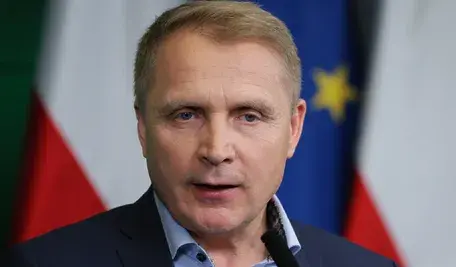 Dyrektor generalny Krajowego Ośrodka Wsparcia Rolnictwa Henryk Smolarz podczas konferencji prasowej w siedzibie Ministerstwa Rolnictwa i Rozwoju Wsi w Warszawie, 29 bm. Temat konferencji: "Komentarz ws. działki przeznaczonej pod budowę CPK". PAP/Paweł Supernak