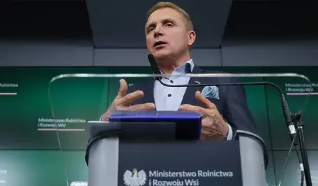 Dyrektor generalny Krajowego Ośrodka Wsparcia Rolnictwa Henryk Smolarz podczas konferencji prasowej w siedzibie Ministerstwa Rolnictwa i Rozwoju Wsi w Warszawie, 29 bm. Temat konferencji: "Komentarz ws. działki przeznaczonej pod budowę CPK".