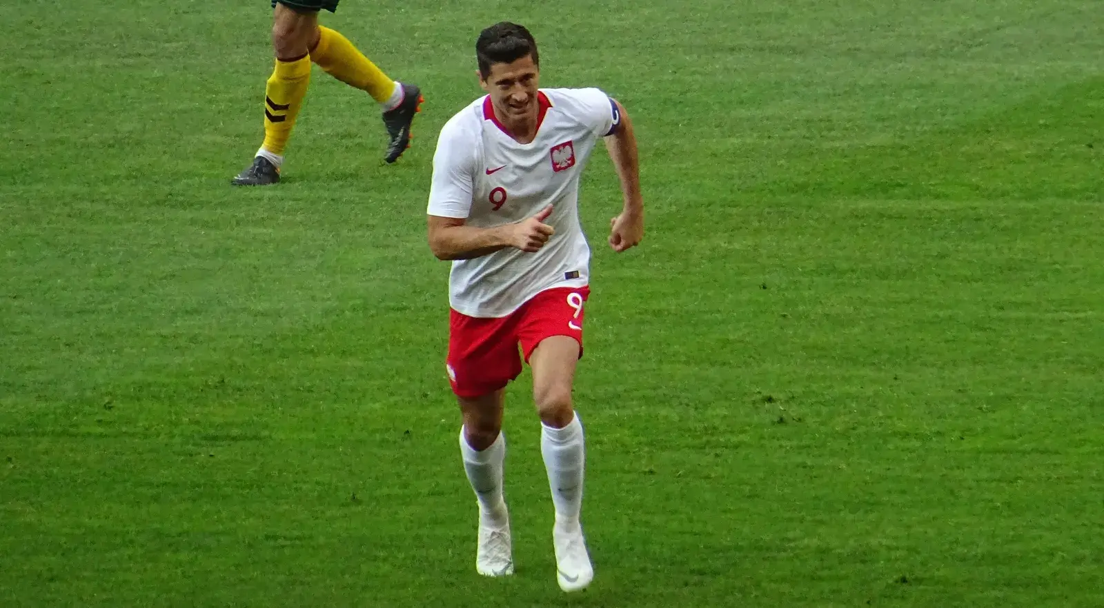 Lewandowski odejdzie z Barcelony. Gdzie? Ma zarabiać 48,5 tysiąca złotych... na godzinę