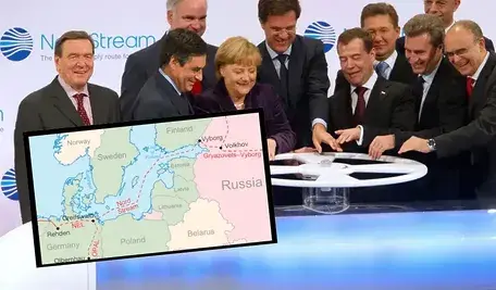 Angela Merkel, Gerhard Schröder i Dmitrij Miedwiediew podczas uruchomienia gazociągu Nord Stream; na mapie widoczny przebieg rurociągu z Rosji do Niemiec przez Bałtyk – symbol polityczno-energetycznych powiązań Europy z Kremlem.