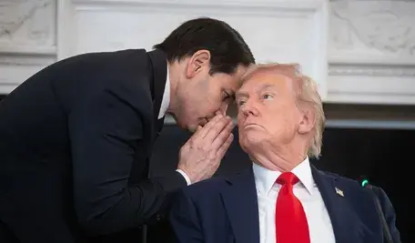 Prezydent USA Donald Trump ogłasza porozumienie pokojowe między Izraelem a Hamasem – zawieszenie broni w Strefie Gazy ma wejść w życie jutro, a zakładnicy zostaną zwolnieni w poniedziałek. Historyczny moment w planie pokojowym Trumpa mający zakończyć wojnę izraelsko-palestyńską.